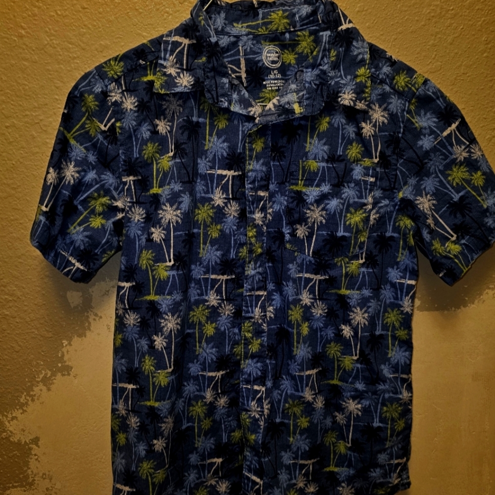 Boys shirt only worn one time